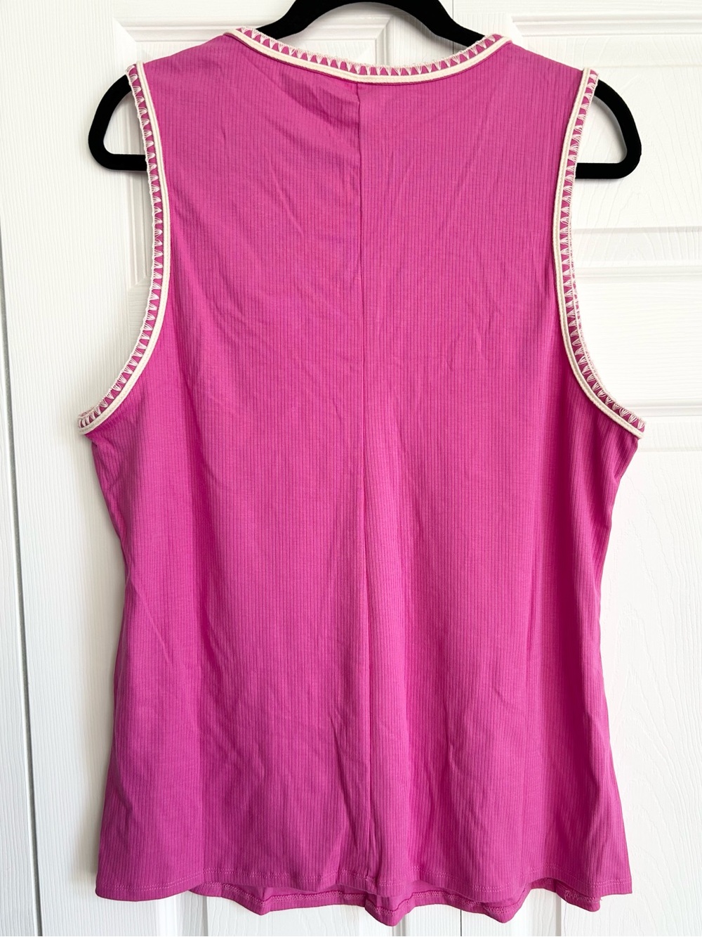Dear Scarlett whisper trim detailed V-neck ribbed stretch tank in pink size XL - Picture 4 of 6